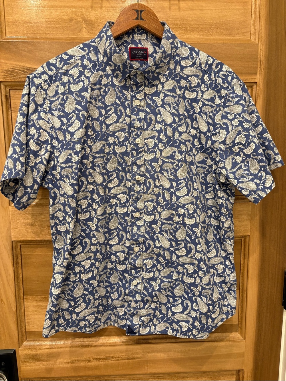UNTUCKit Short Sleeve Blue Paisley Button-Up Shirt Large